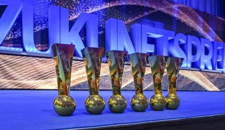 Zukunftspreis Brandenburg Preisfiguren auf der Bühne