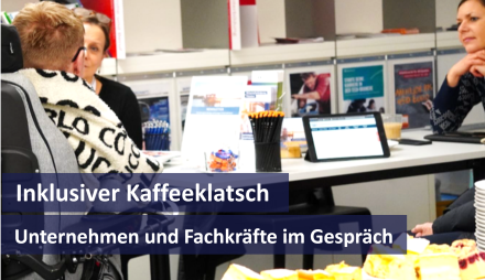 Drei Personen im Gespräch