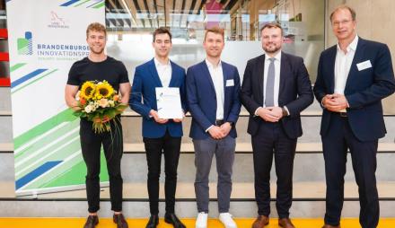 Sectorlens GmbH bei der Preisverleihung auf der Bühne