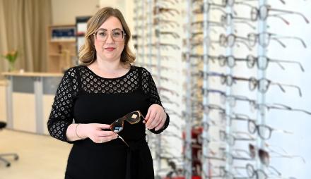 Lisa Pittelkow in ihrem Optikergeschäft