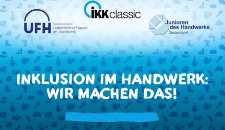 Blauer Flyer mit Name des Wettbewerbs und den Logos der drei Partner