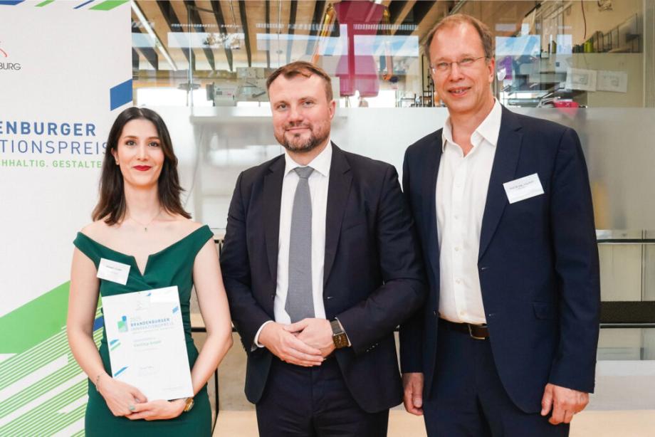 CanChip GmbH bei der Preisverleihung auf der Bühne