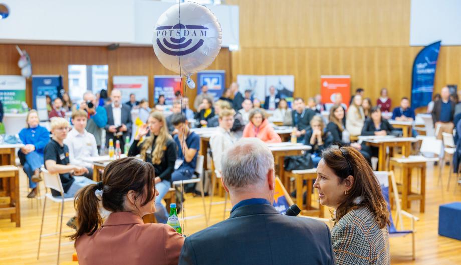 Ina Hänsel, Bernd Rubelt und Tina Knop beim Begrüßungstalk