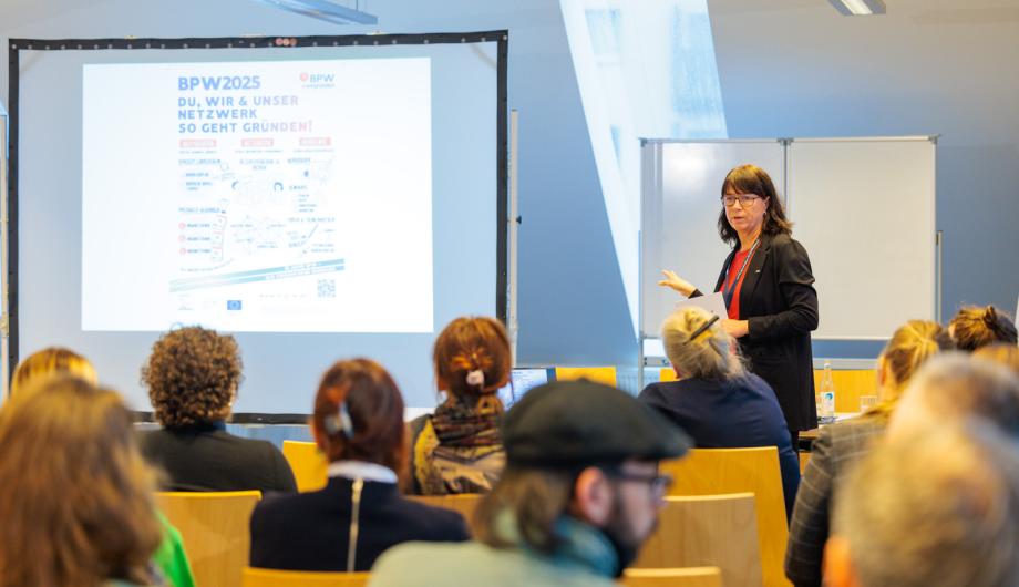 Sabine Becker beim Seminar "Von der Idee zum Geschäftsmodell: Businessplan und Business Model Canvas"