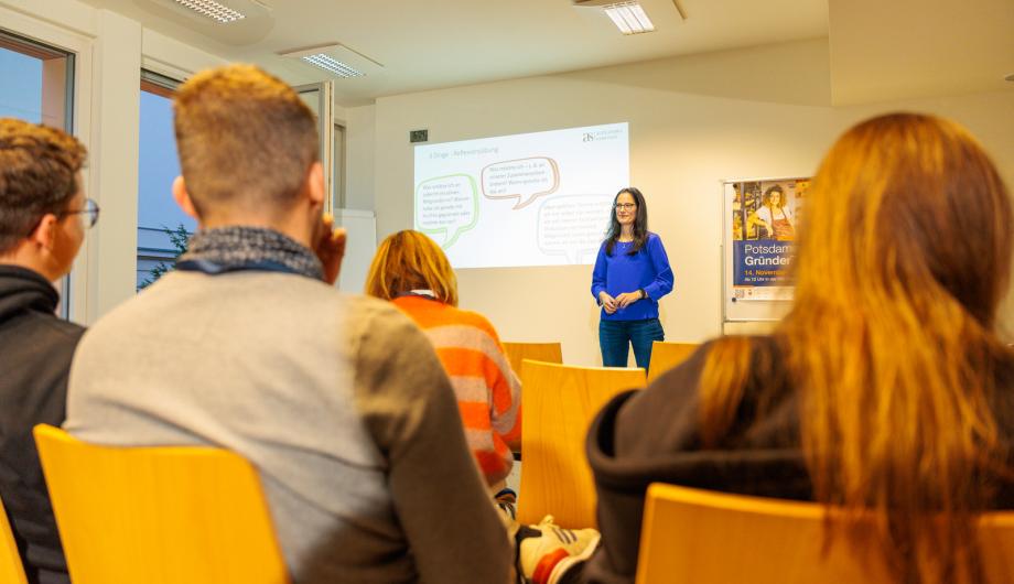 Alexanda Sarstedt beim Workshop "Gründen ist wie heiraten - nur krasser! Wie kann das Gründen im Team gelingen?"