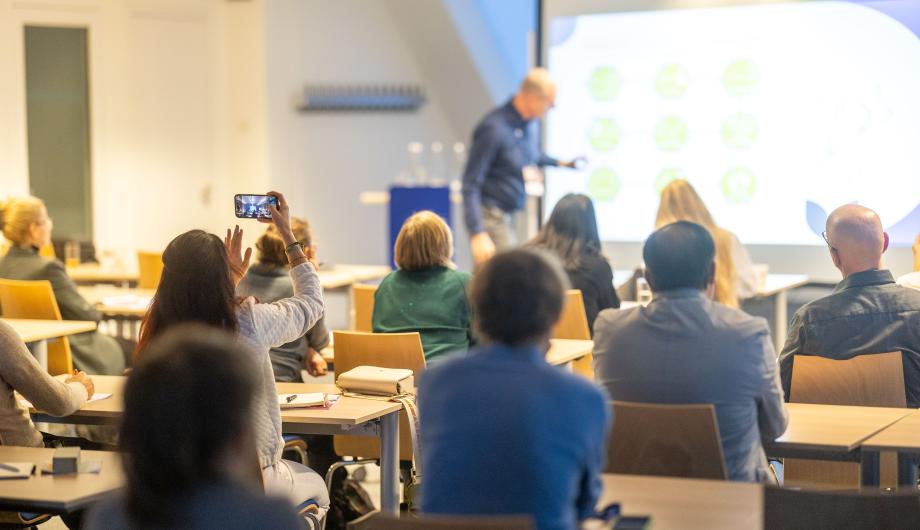 Robert Gardow beim Vortrag "Rechtsformen und Steuern im Überblick"