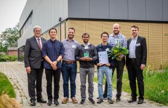 Team von GlycoUniverse mit Wirtschaftsminister Jörg Steinbach