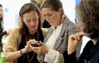 Vernetzung und Gespräche bei Frauen auf dem Weg 2025