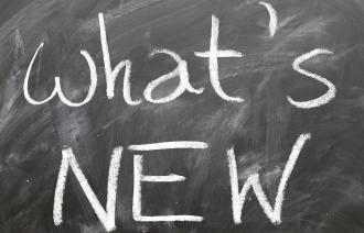 Tafel mit der Aufschrift "What's New"