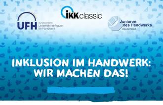 Blauer Flyer mit Name des Wettbewerbs und den Logos der drei Partner