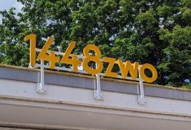 Logo von 1448zwo auf dem Dach der alten Post