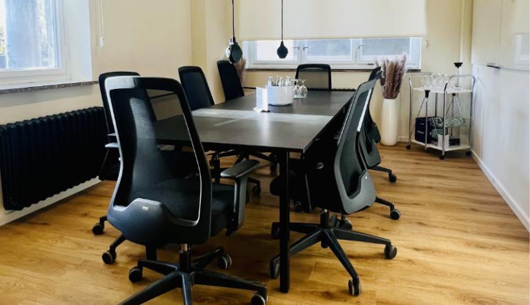 Meetingraum für bis zu 8 Personen im Co-Working-Space 1448zwo