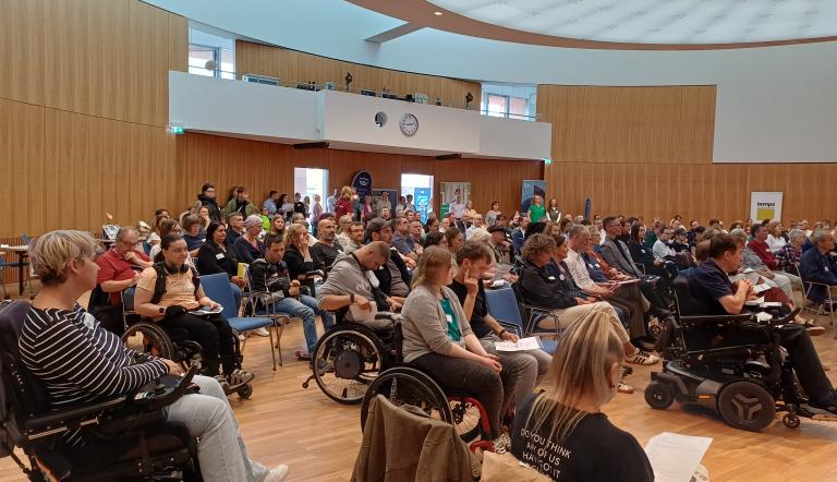 Publikum beim Inklusiven Kaffeeklatsch 2026