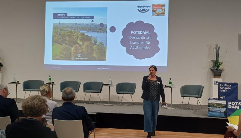 Rednerin beim Inklusiven Kaffeeklatsch 2026