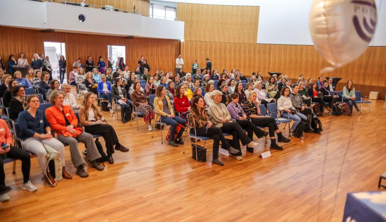 Besuchende im Havel-Saal der IHK Potsdam bei Frauen auf dem Weg 2024