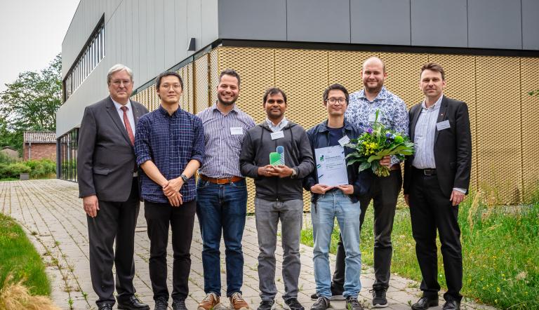 Team von GlycoUniverse mit Wirtschaftsminister Jörg Steinbach