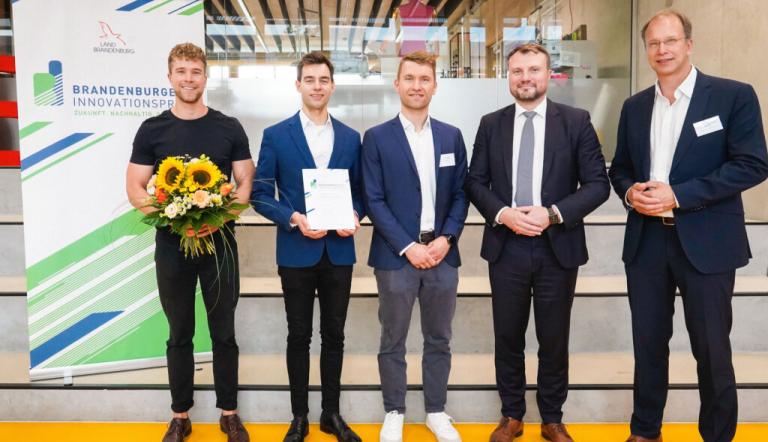 Sectorlens GmbH bei der Preisverleihung auf der Bühne