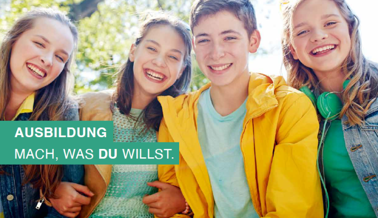 4 lächelnde junge Menschen