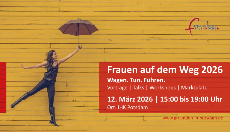 Frau mit regenschirm vor einer gelben Mauer sowie Veranstaltungstitel, -datum und -ort