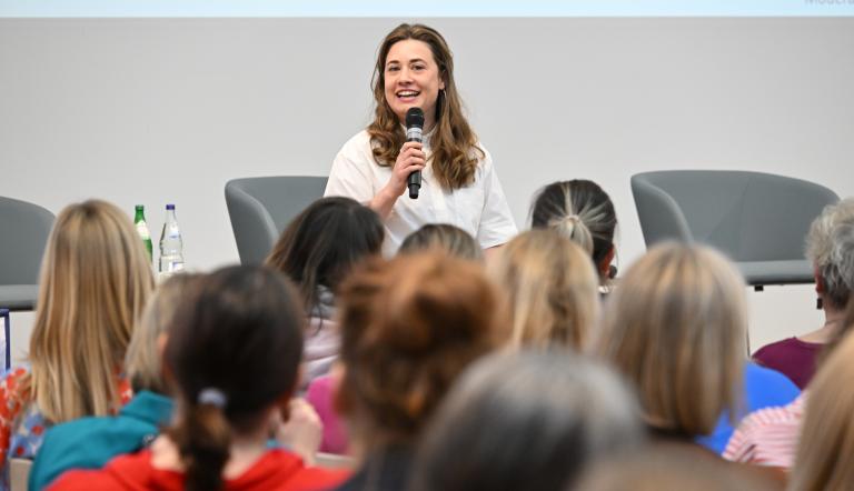 Kiara Sobina bei Frauen auf dem Weg 2026