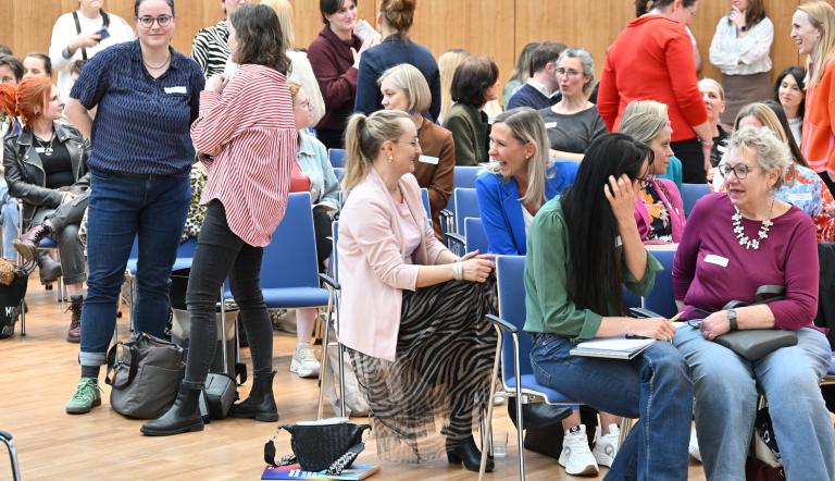 Publikum im Havel-Saal bei Frauen auf dem Weg 2026