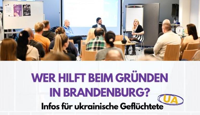 Menschen vor Publikum in der IHK Potsdam sowie Titel der Veranstaltung