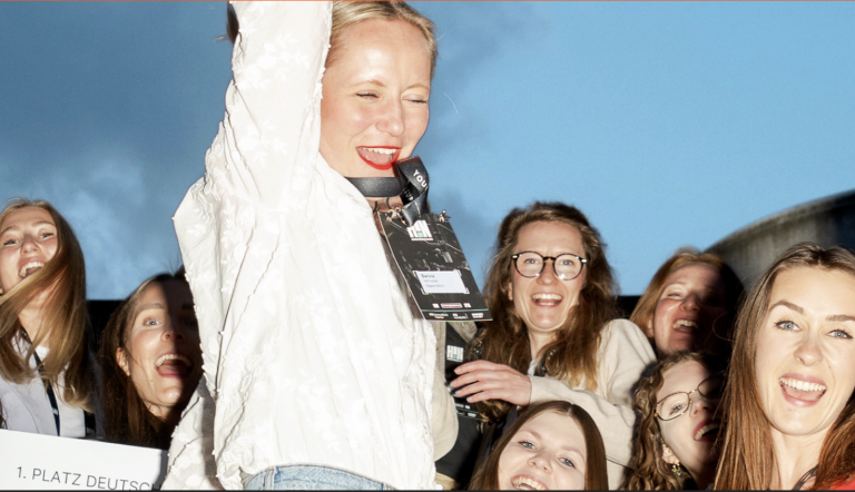 Eine Gruppe von glücklichen Frauen