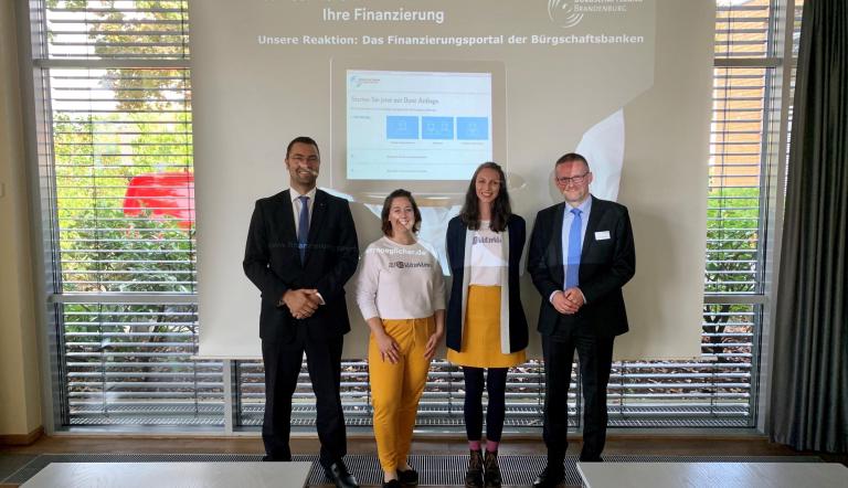 T. Solich (Berliner Volksbank), Stephanie Voss & Jessica Heitepriem (Mr & Mrs klitzeklein), K. Kolbe (Bürgschaftsbank Brandenburg) T. Solich (Berliner Volksbank), Stephanie Voss & Jessica Heitepriem (Mr & Mrs klitzeklein), K. Kolbe (Bürgschaftsbank Brandenburg)
