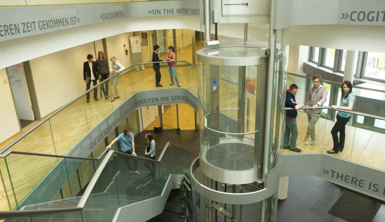 Foyer des Hauptgebäudes