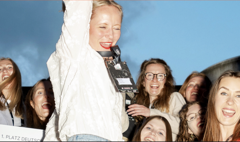 Eine Gruppe von glücklichen Frauen